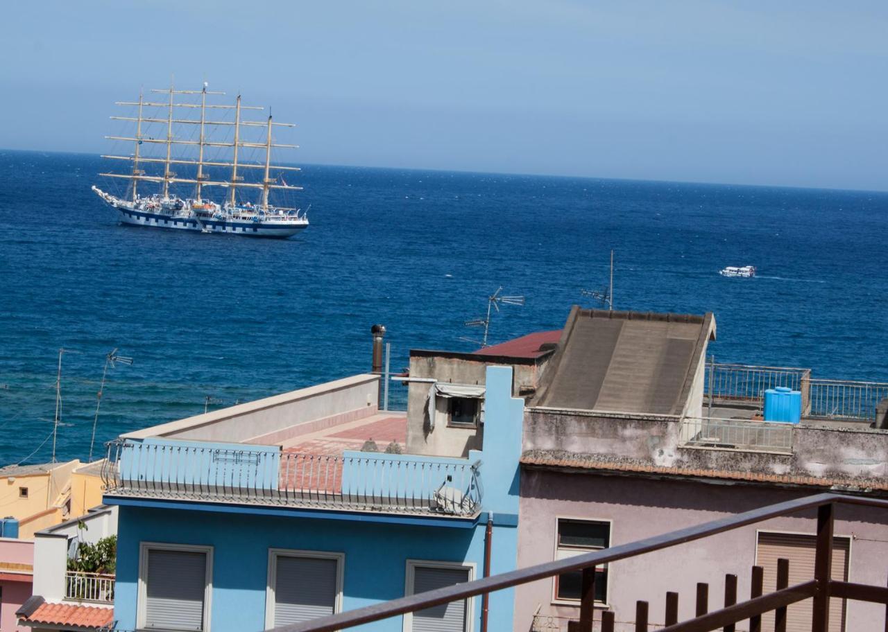 Bed & Breakfast Lighea Giardini Naxos Exterior photo